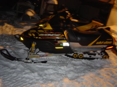 http://www.snowsnakes.com/snowmobiles/1143915697minus_00.jpg